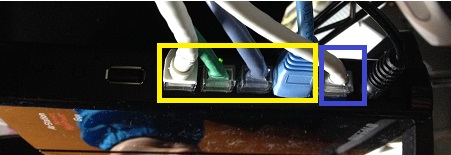 黄色の枠にあるLAN接続口にLANを差し込みます。